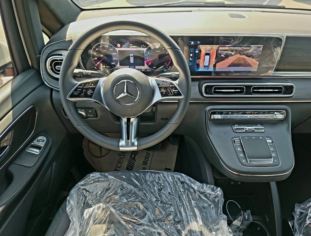 Mercedes-Benz V 300 Avantgarde Under Agency Warranty 2026 GCC