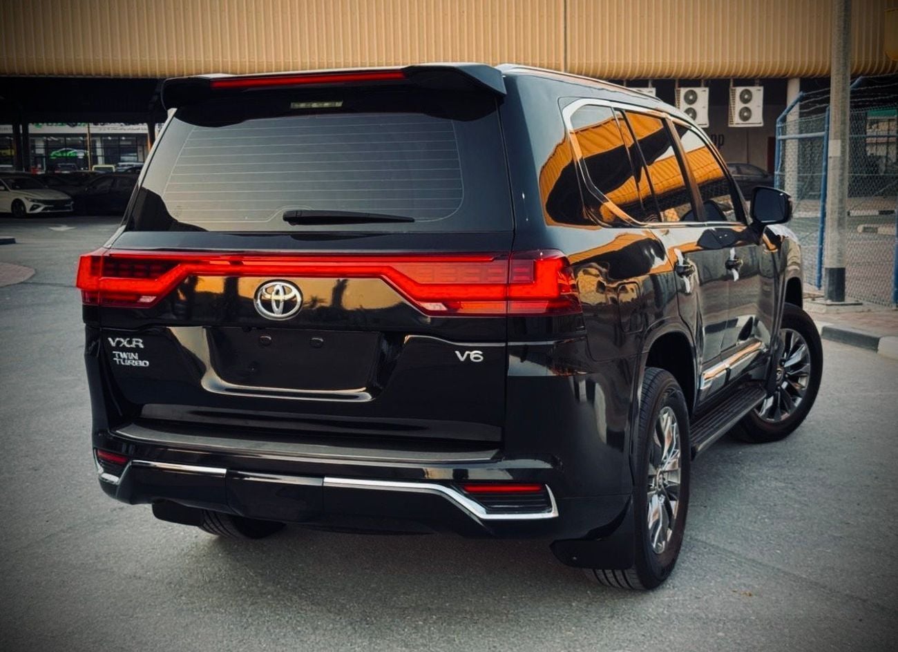 Toyota Land Cruiser GXR — фото 4