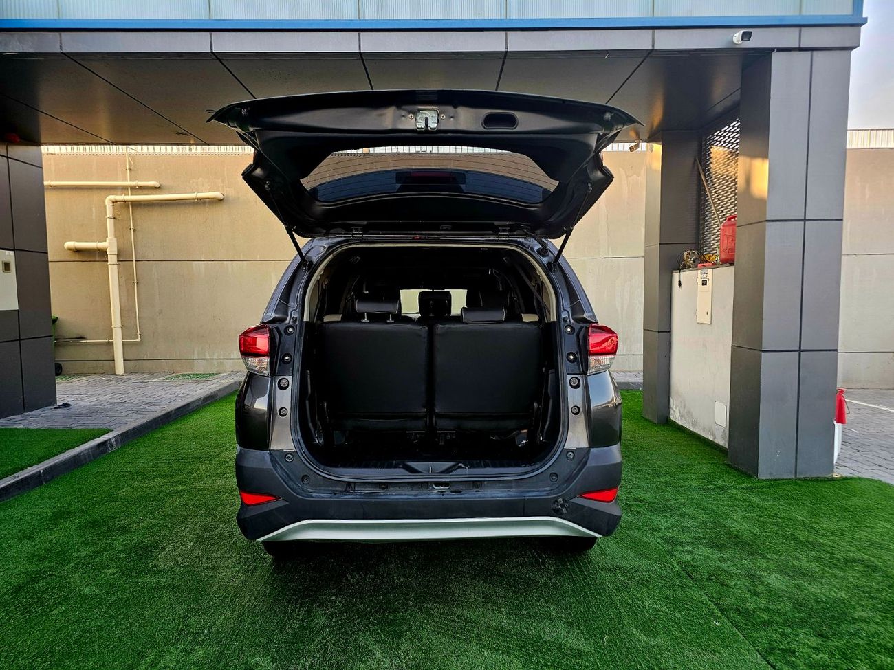 Toyota Rush EX / 1.5 V4/ LEATHER SEATS/ LOW MILEAGE/ EXPORT ONLY