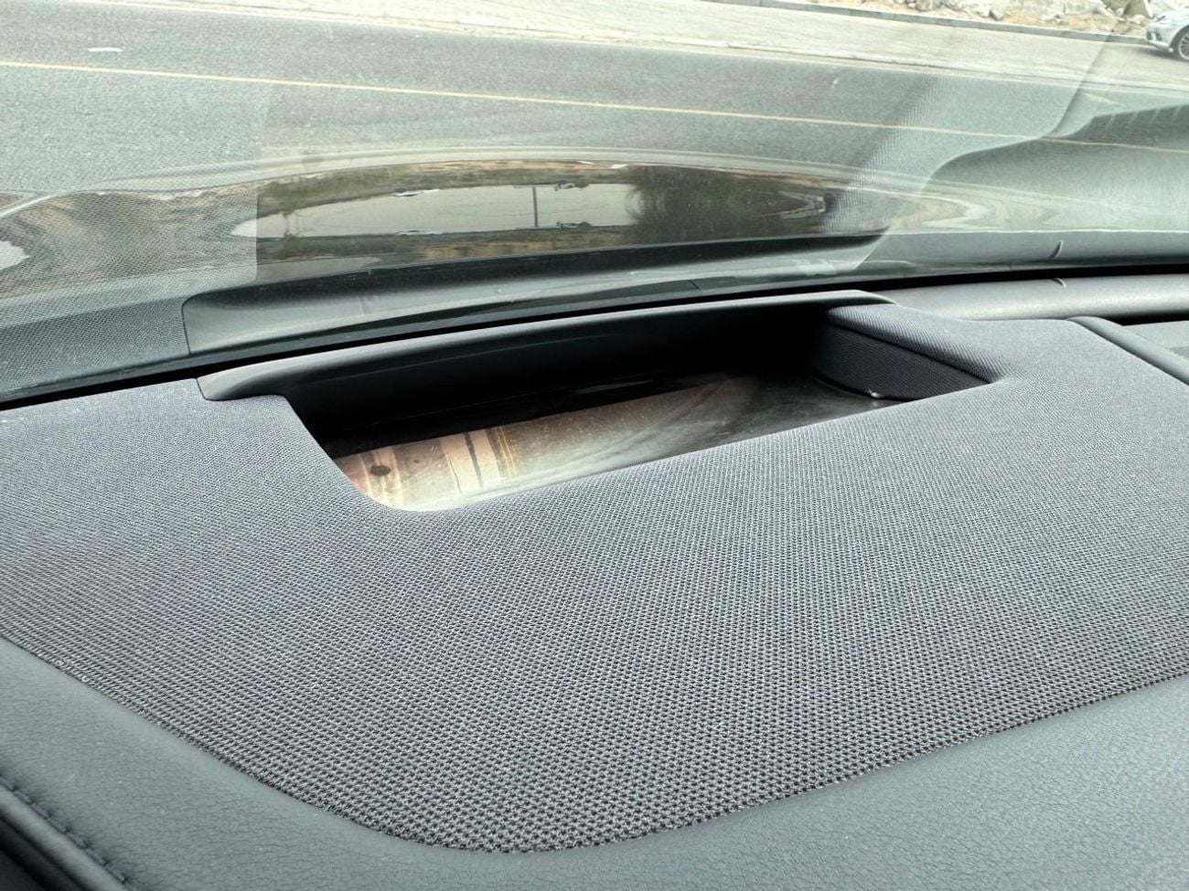 لكزس LS 500 محرك V6 سعة 3.5 لتر / أعلى المواصفات لكبار الشخصيات / كاميرات 360 درجة / تدليك لجميع المقاعد / بحالة