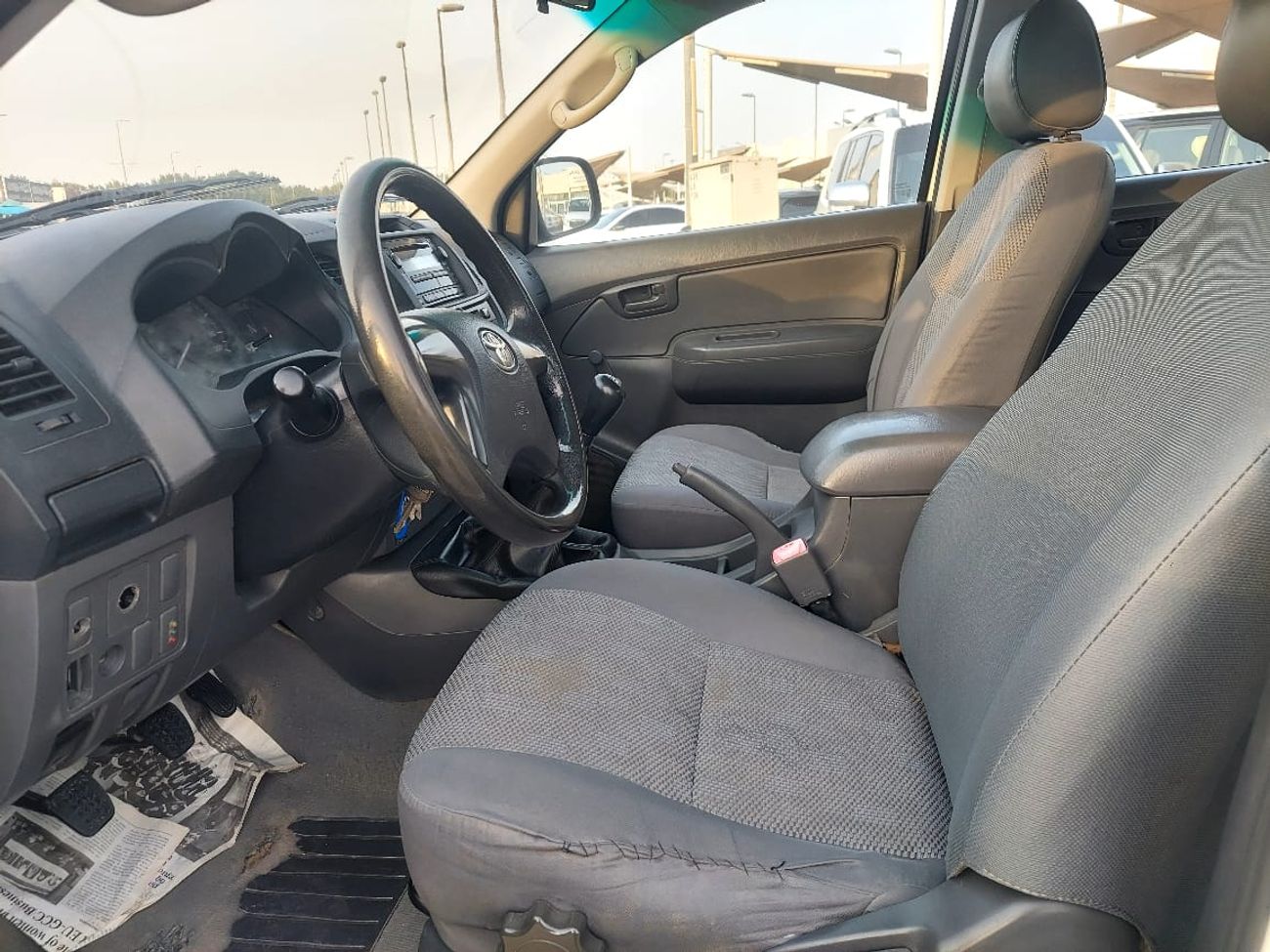 Toyota Hilux DC 2.4L 4WD DIESEL MANUAL TRANSMISSION