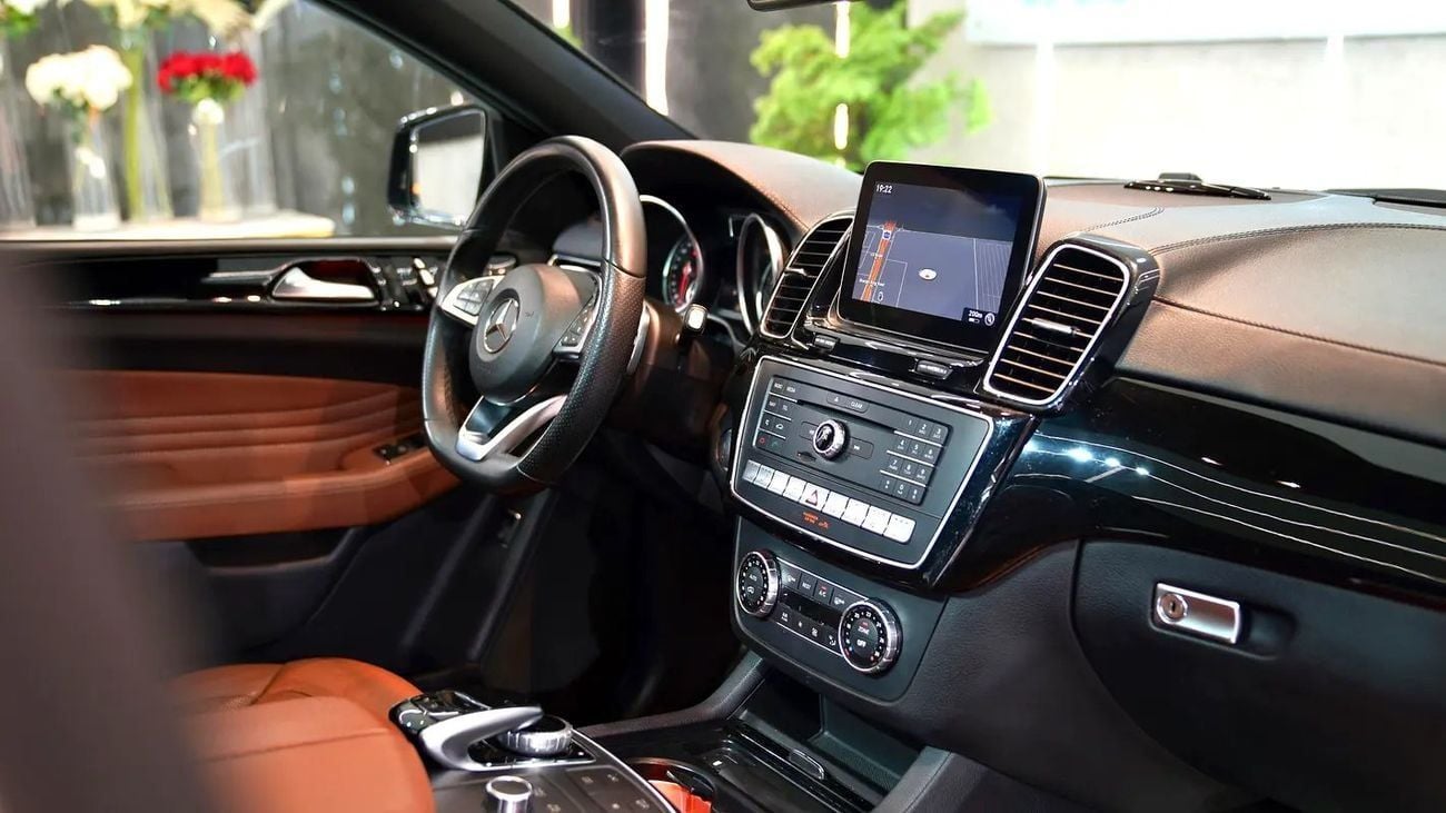 Mercedes-Benz GLE 43 AMG LUXURY MERCEDES GLE 43 || TOP RANGE || GCC || SCREENS || LIKE || FREE ACCIDENTS