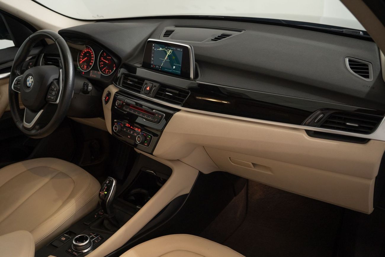 بي أم دبليو X1 sDrive 20i اكسكلوسيف