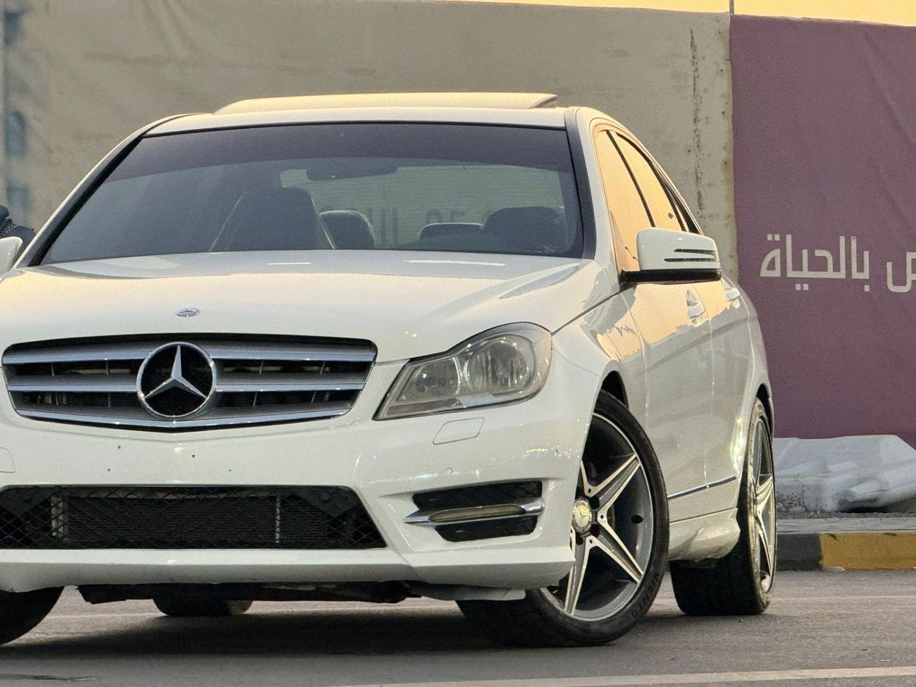 Mercedes-Benz C 300 Luxury 3.0L In excellent condition and requires no expenses