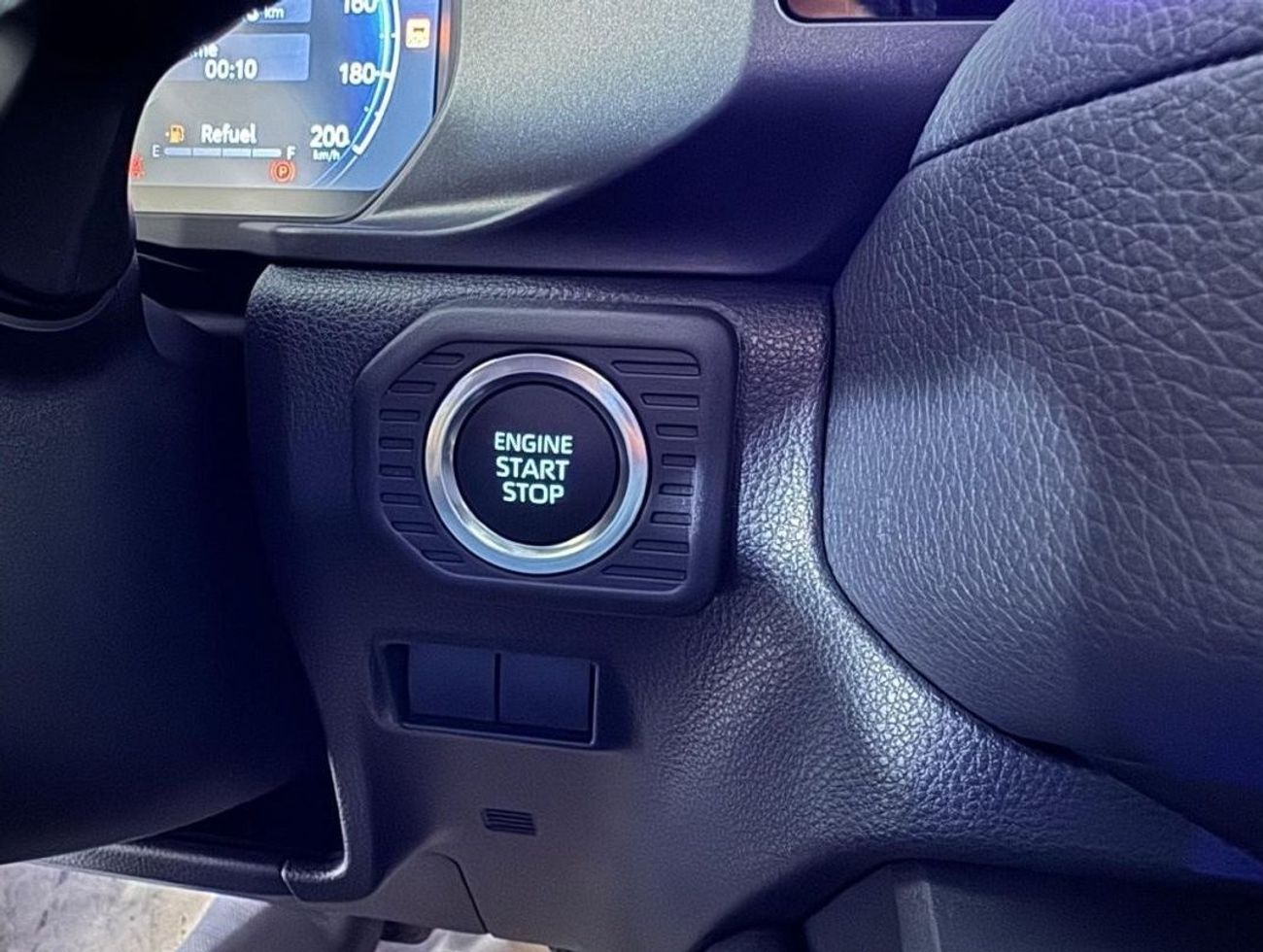 تويوتا برادو 2.4L PETROL LUXURY 2024