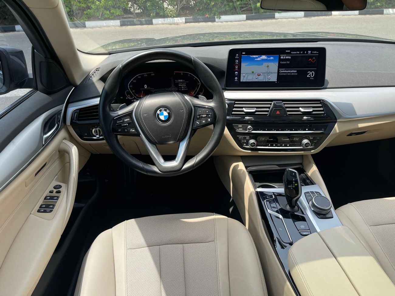 BMW 520i Std 2.0L Warranty & Service upto 2027 2021 GCC