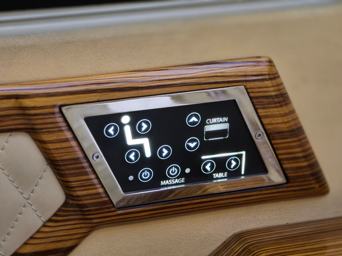 مرسيدس بنز سبرينتر MERCEDES SPRINTER 2018 DIESEL // VIP ROOM // TV // BATHROOM IN SIDE // PERFECT CONDITION //9 SEATS