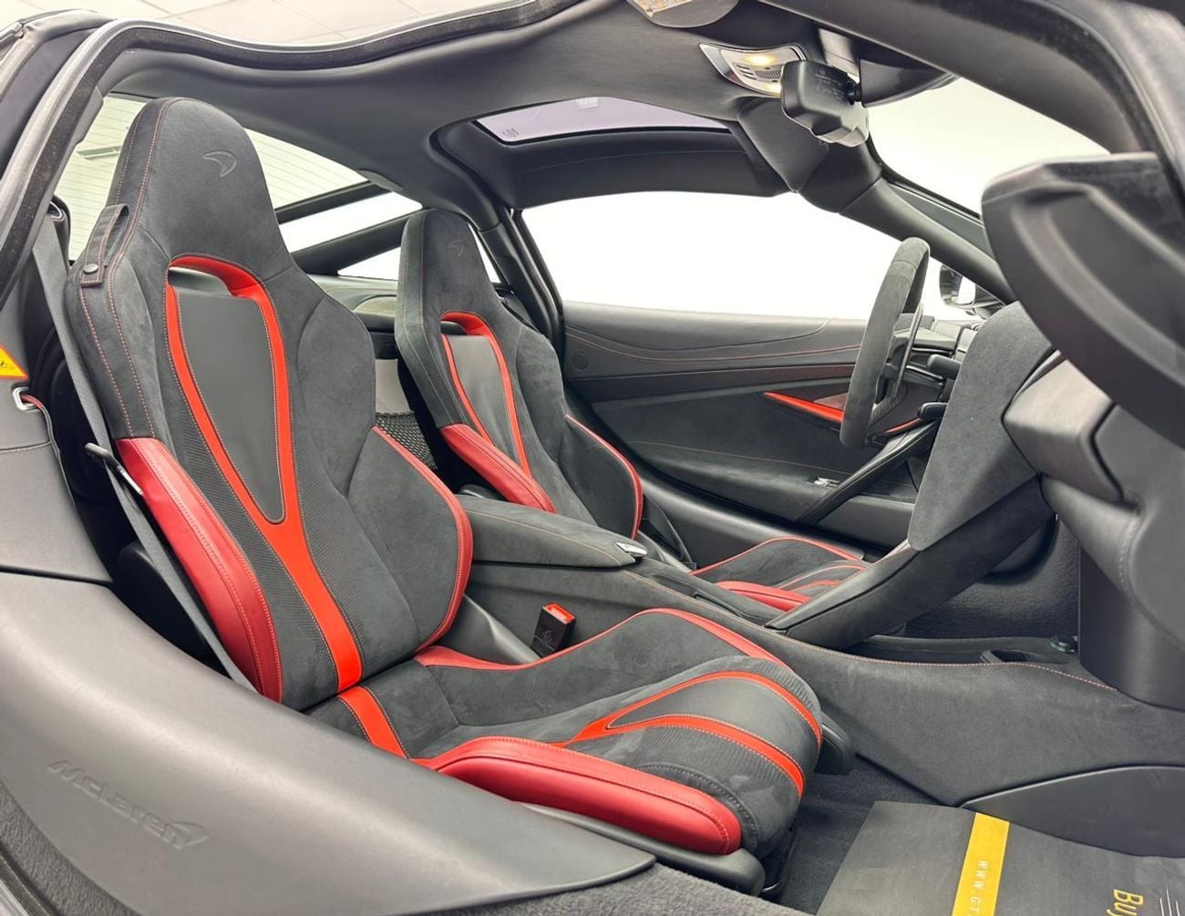 مكلارين 720S 2019 McLaren 720s, 1 Year Warranty Unlimited Km, McLaren Full Service History, GCC