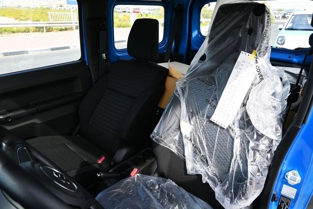 سوزوكي جيمني سوزوكي جيمني موديل 2024 بنزين 1.5 لتر ناقل الحركة يدوي أزرق من الخارج أسود من الداخل