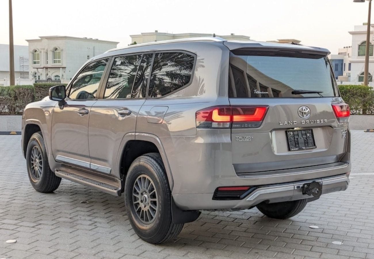 تويوتا لاند كروزر GXR 2023 DIESEL TWIN TURBO GCC IN EXCELLENT CONDITION