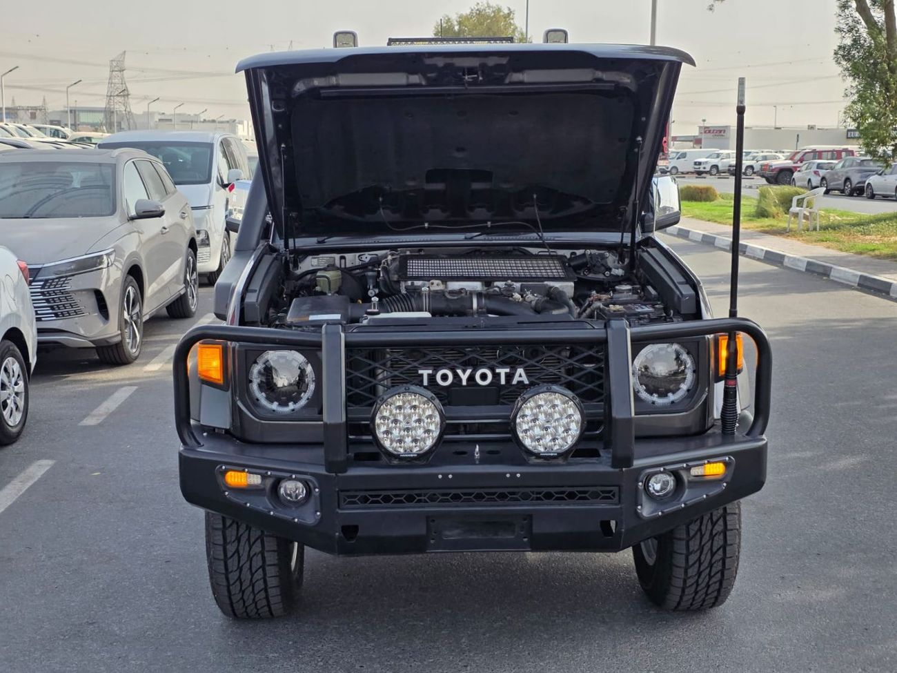 تويوتا لاند كروزر بيك آب TOYOTA LAND CRUISER PICKUP YEAR 2022 FACE LIFTED TO 2024 MODEL DIESEL 4.5 LITER ,RIGHT HAND DRIVE ,M