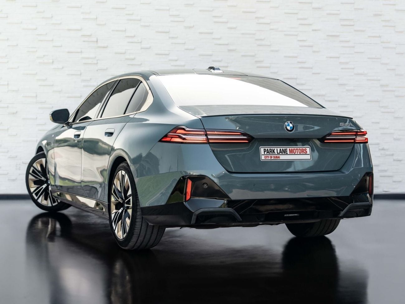 بي أم دبليو 520i M SPORT