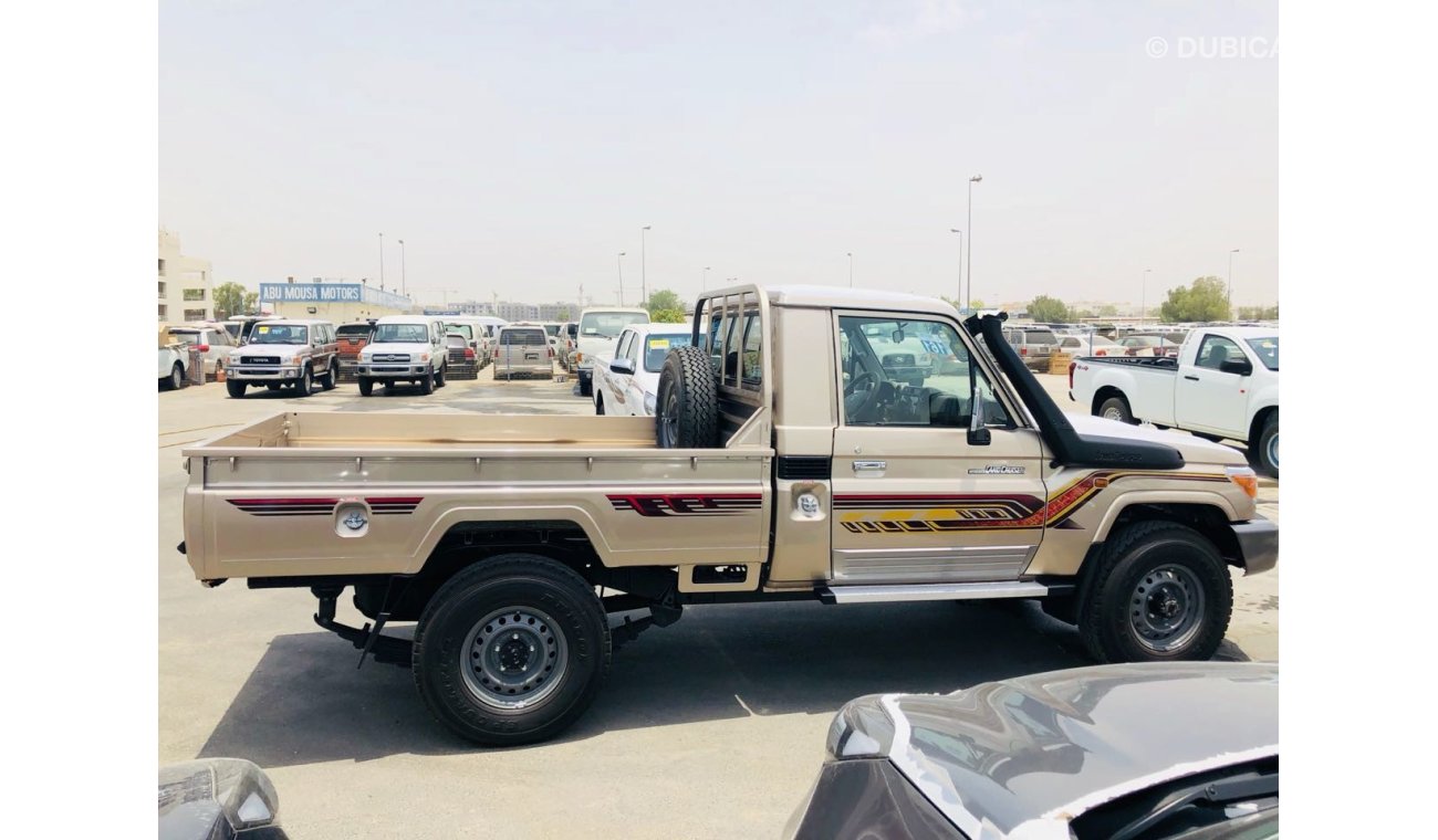 Toyota Land Cruiser Pick Up VDJ79 SC WITH DIFF-LOOK 2018