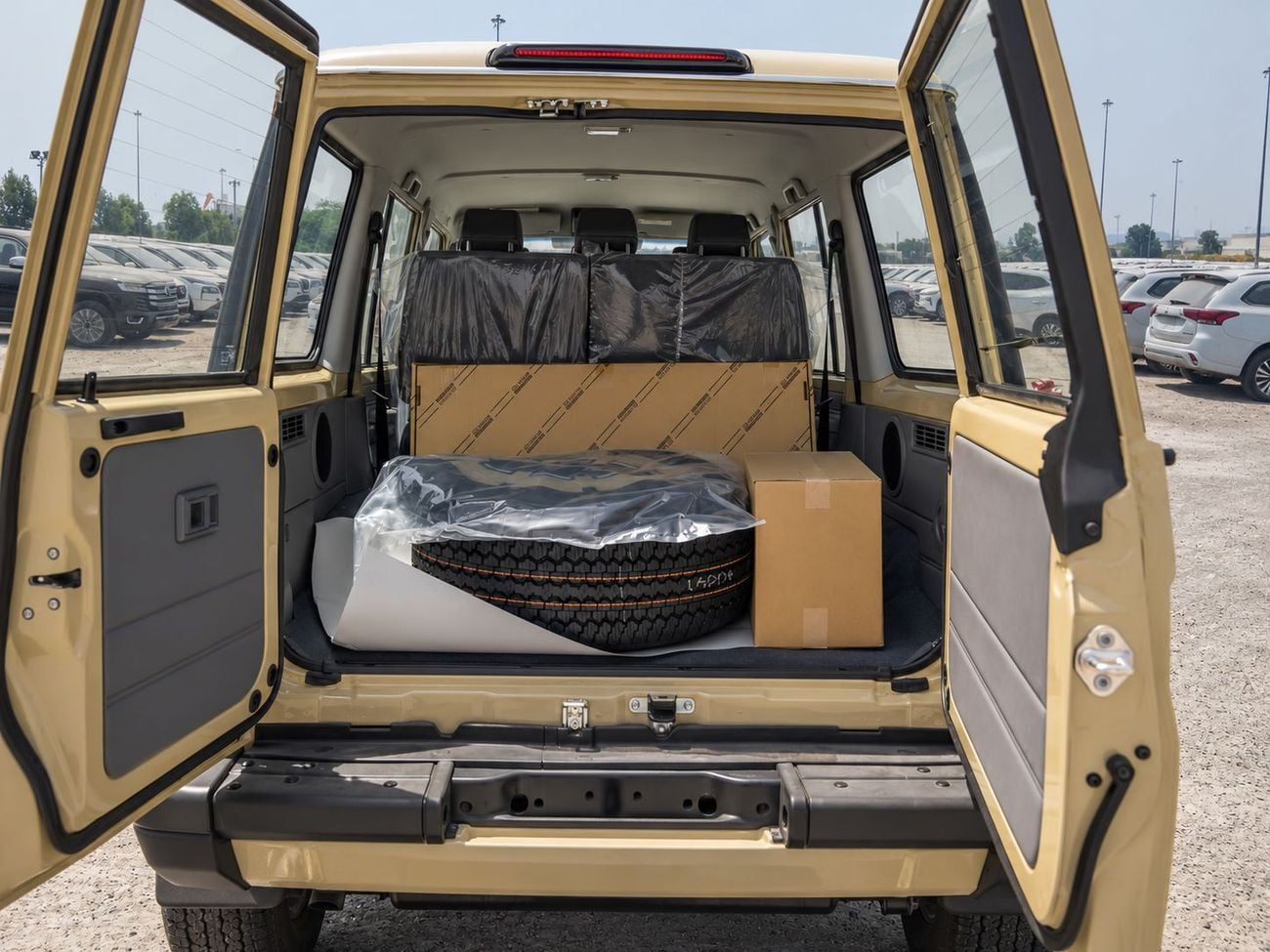 Toyota Land Cruiser 70 LC76 LX ECTAV0088 - 2026 Toyota LC76 - 5 Doors Hardtop - High Option - 4.0L Petrol Manual