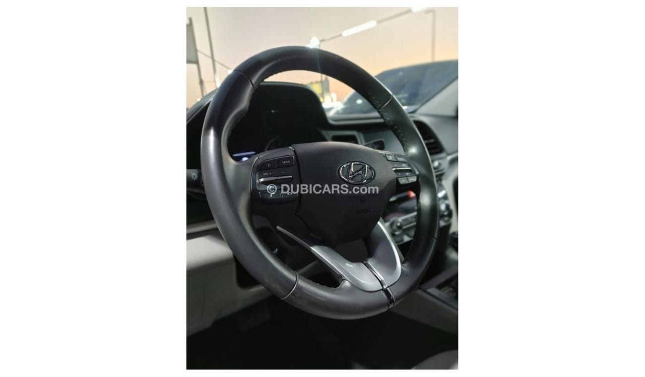 Hyundai Elantra Base