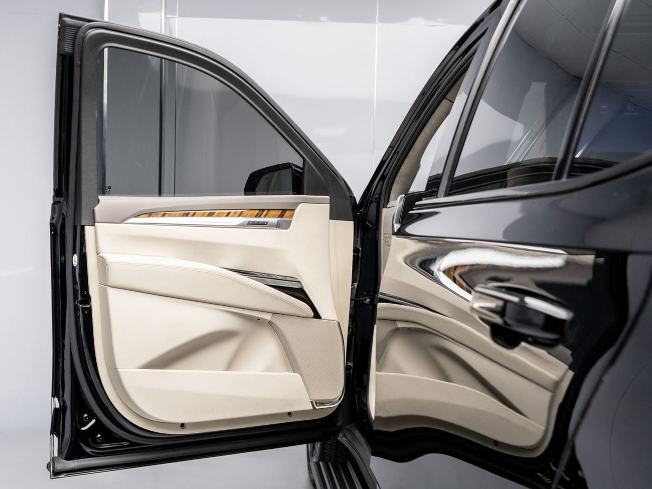 Cadillac Escalade 2025 Cadillac Escalade Black Edition, 6.2 Supercharged V8, AWD, 682bhp, 10 Speed Automatic