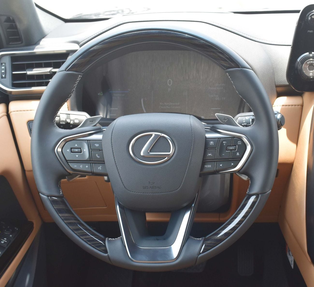 لكزس LX 700h LX700 3.5L HEV (22' ALY, HEAD-UP DISPLAY, 7STR W/ RSE)