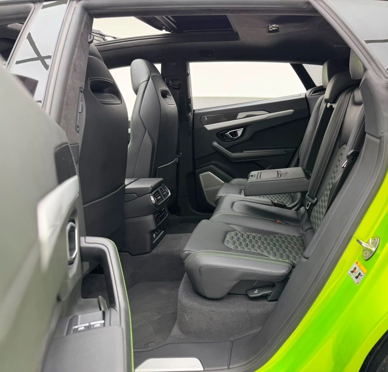 Lamborghini Urus STD 2022 Lamborghini Urus, Oct/2026 Lamborghini Warranty, Full Lamborghini Service History, GCC