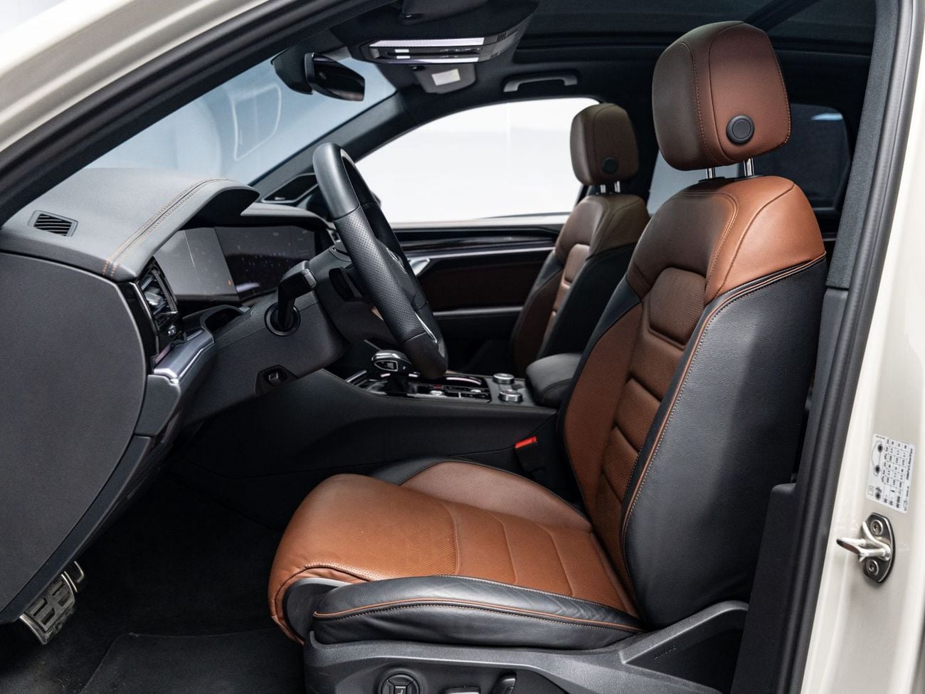 Volkswagen Touareg R-LINE BUY NOW, PAY 2027 | THE BLACKLINE STANDARD | 2029 Volkswagen Warranty + Service Contract, GCC