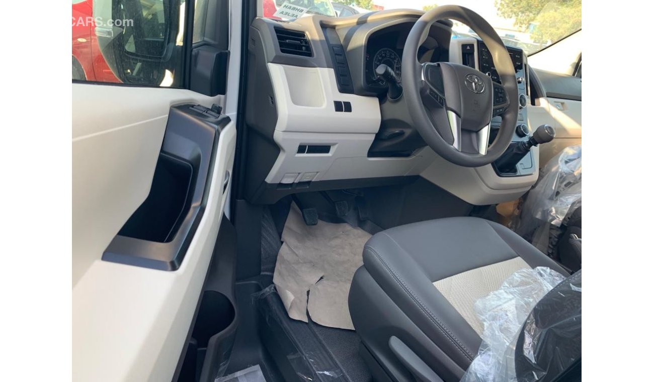 Toyota Hiace 13seats