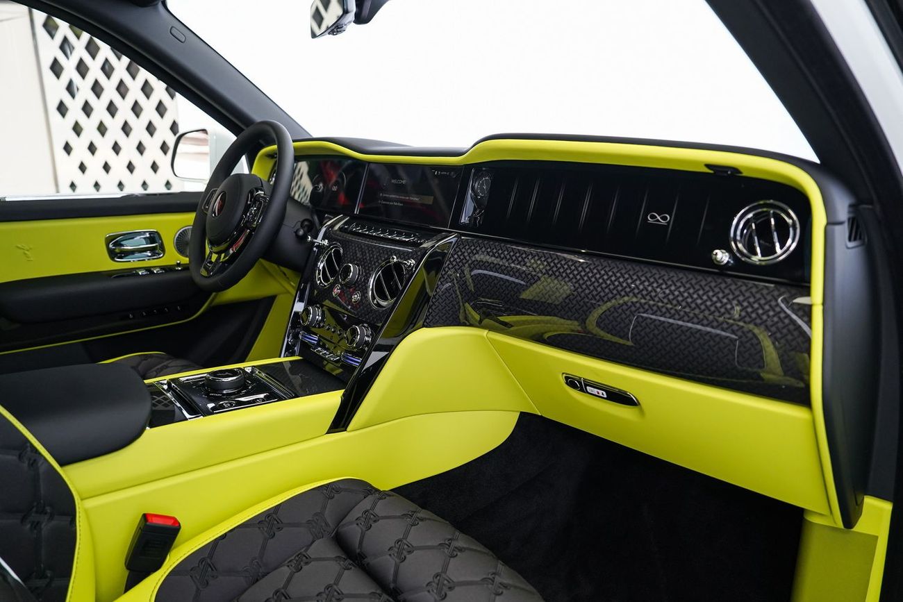 Rolls-Royce Cullinan BLACK BADGE DUALITY SEATS