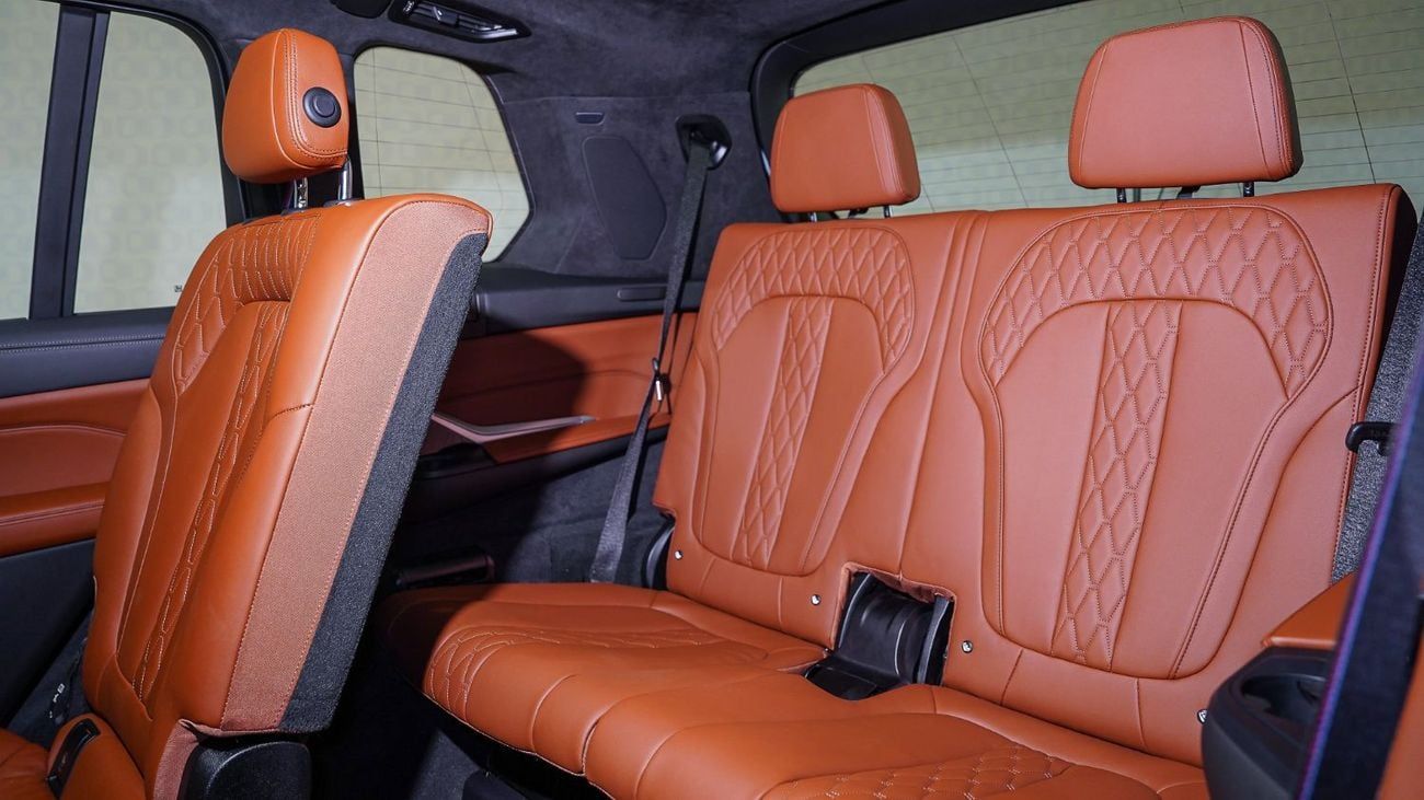 BMW X7 XDrive40i 3.0L | AED 4,913 PM | Warranty Aug-2026 | GCC