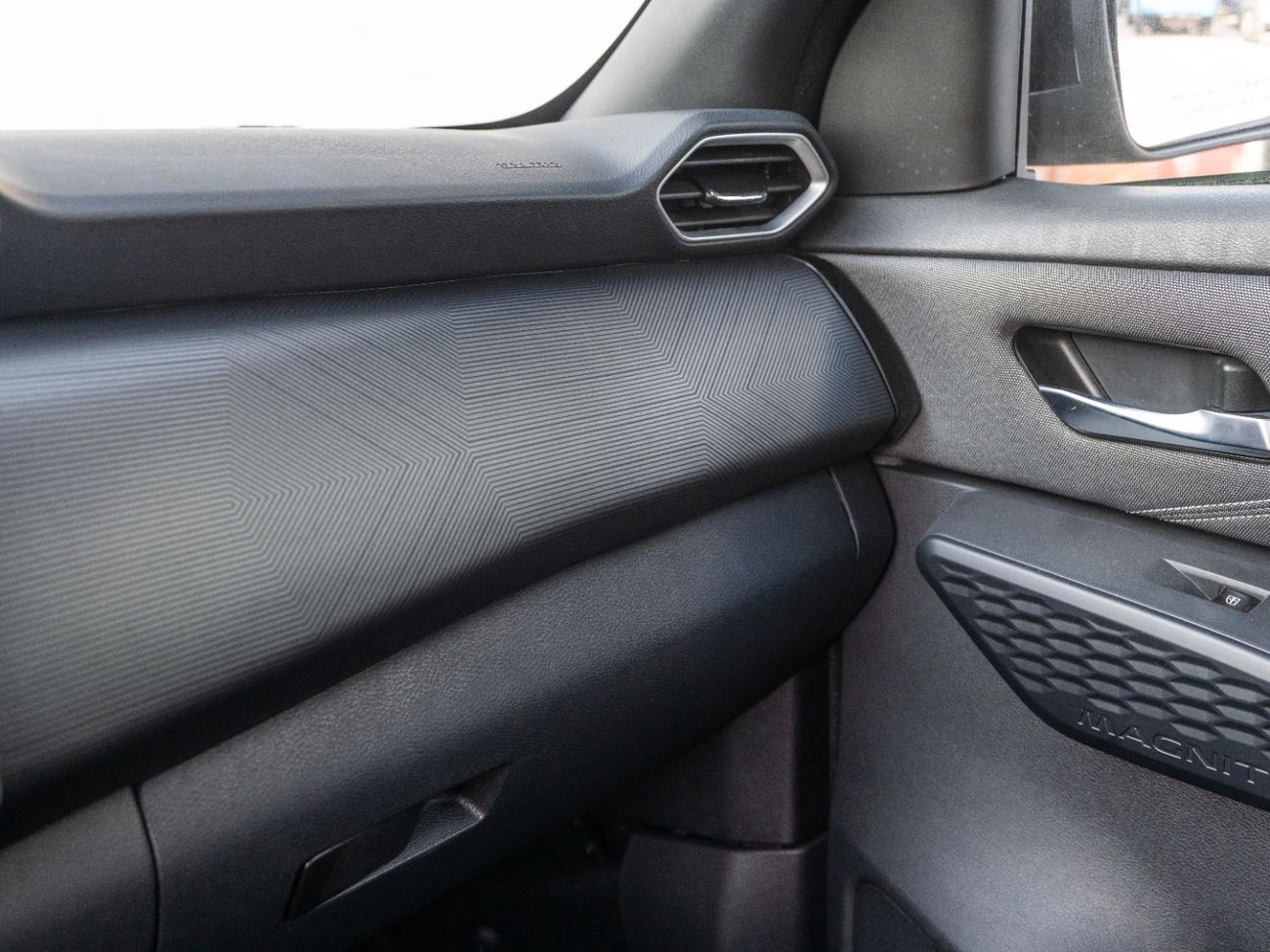 نيسان ماغنيت SV