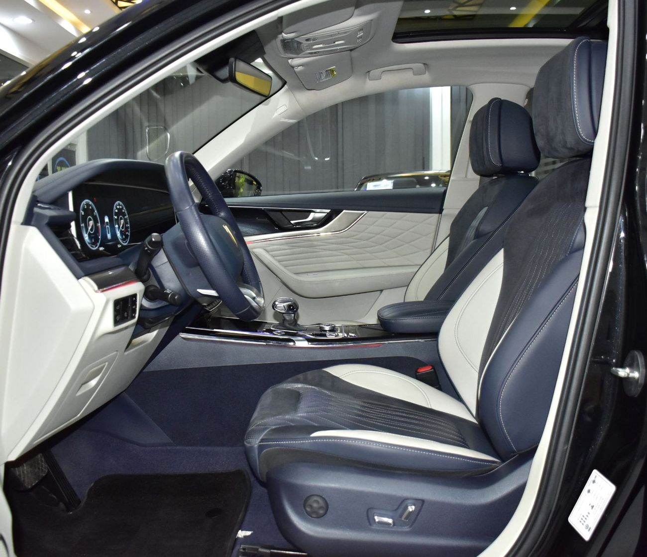 HONGQI HS5 EXCELLENT DEAL for our Hongqi HS5 AWD 40TD ( 2023 Model ) in Black Color GCC Specs