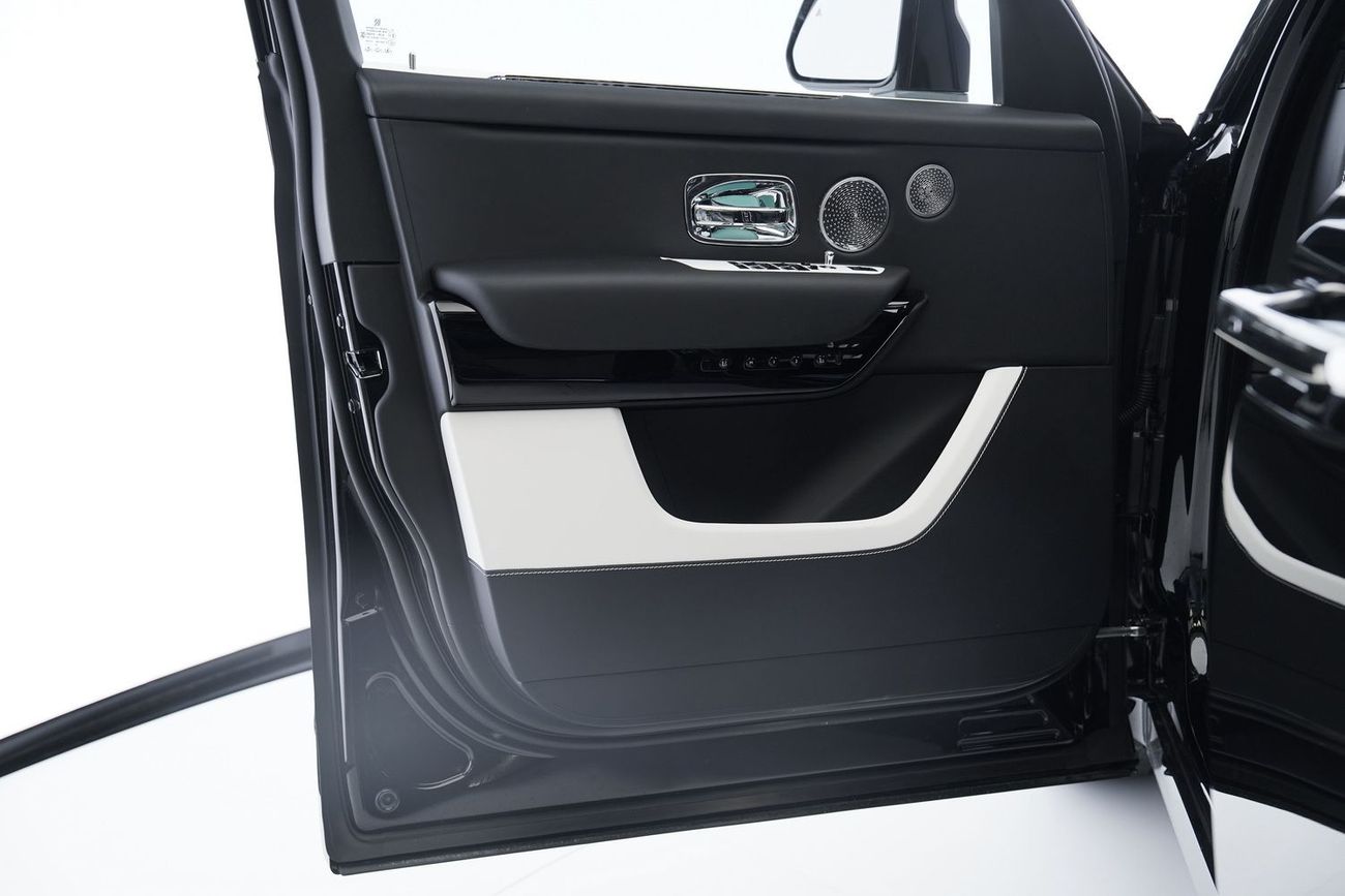 Rolls-Royce Cullinan Rolls Royce Cullinan Silver Badge