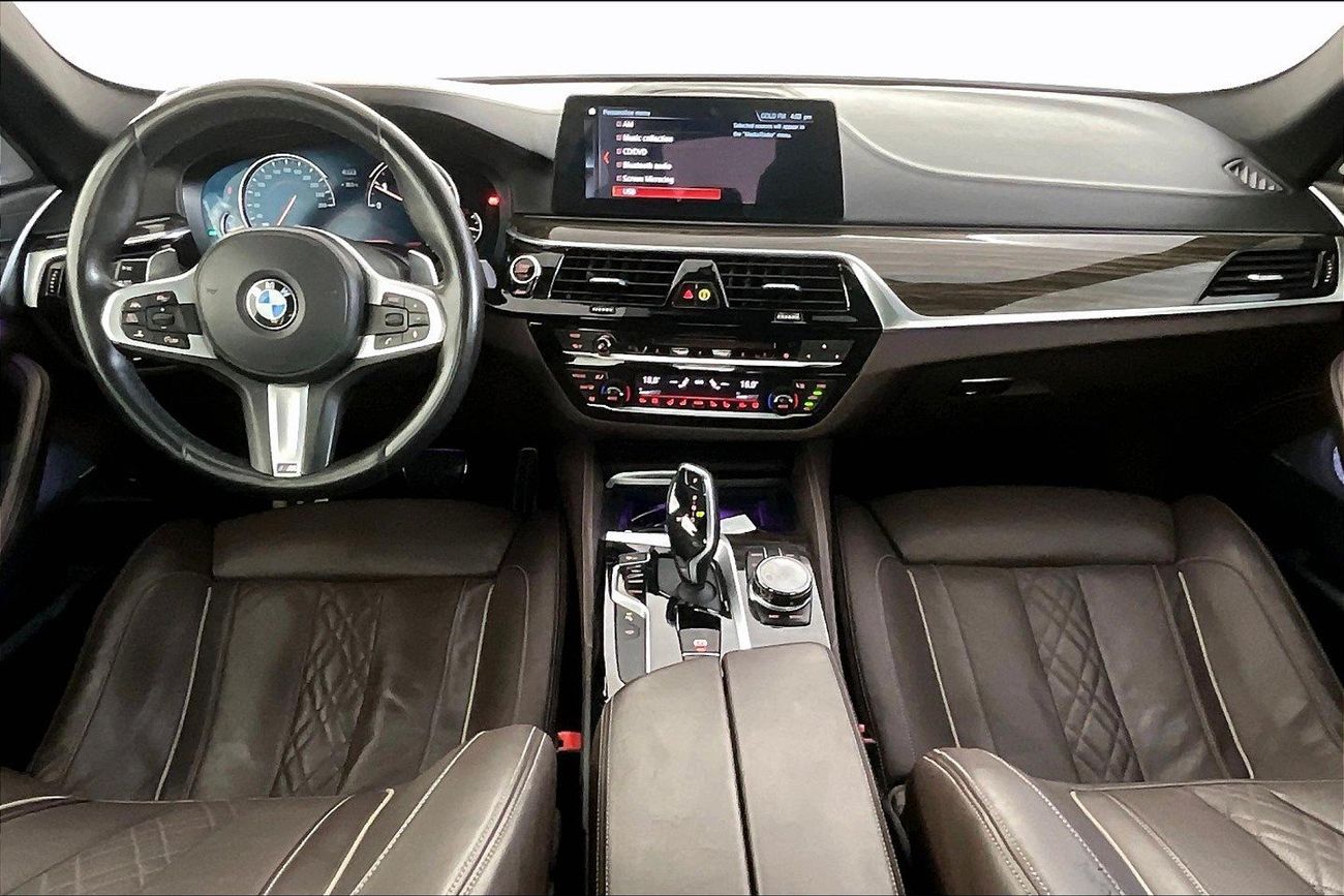 بي أم دبليو 530i Luxury + M Sport Package | شامل الضمان | 0 ﺪﻔﻋﺓ ﺃﻮﻟﻯ