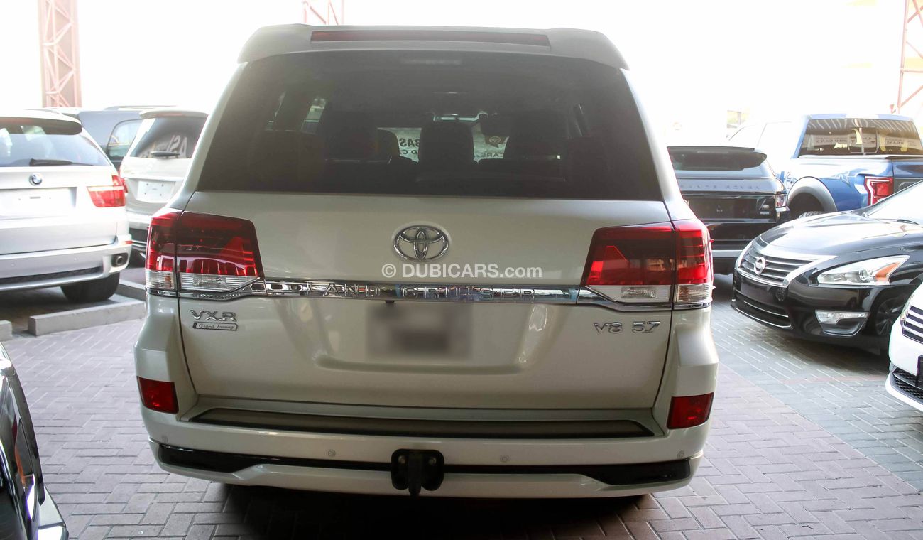 Toyota Land Cruiser VXR 5.7 V8