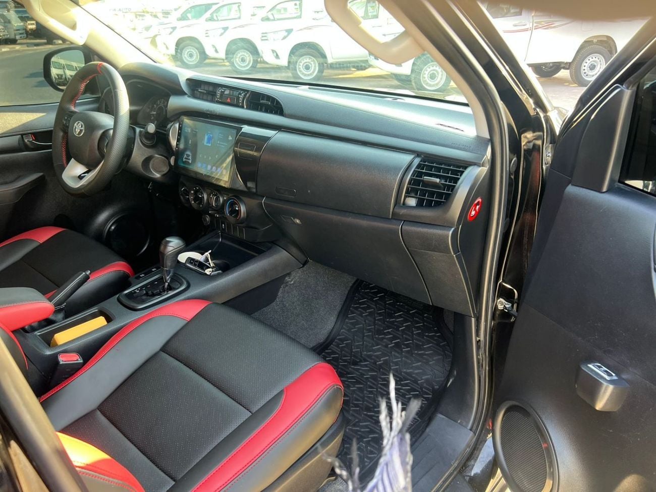 تويوتا هيلوكس GLS 2019 Toyota Hilux Modified - 2.7L V4 GCC- AWD 4x4- Rear Camera - Push start - Patrol -