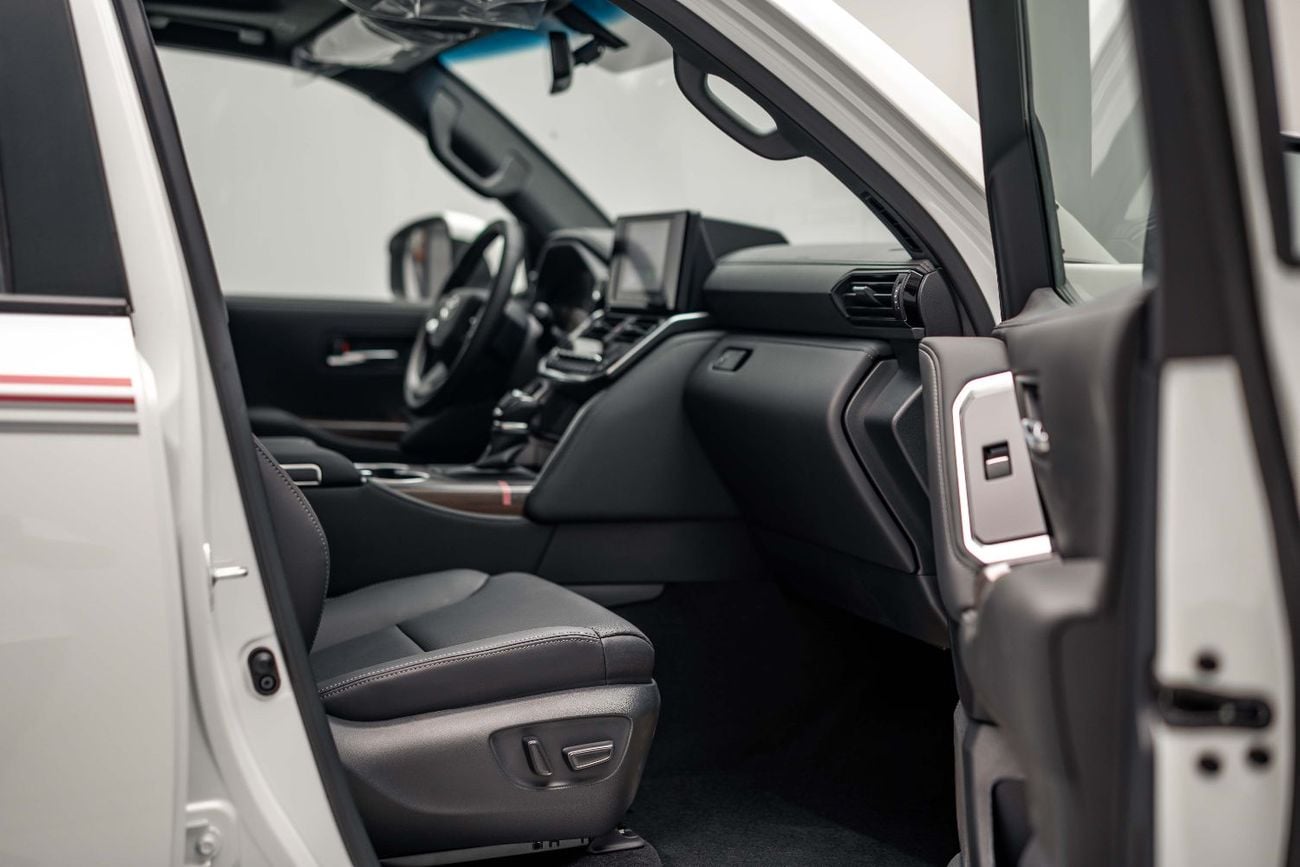 Toyota Land Cruiser GXR MID 4.0L - Platinum White Inside Black | Export Only