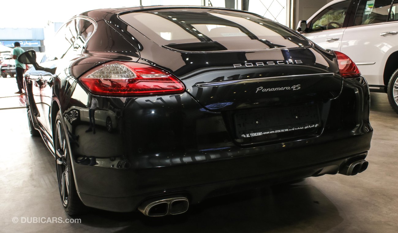 Porsche Panamera 4S