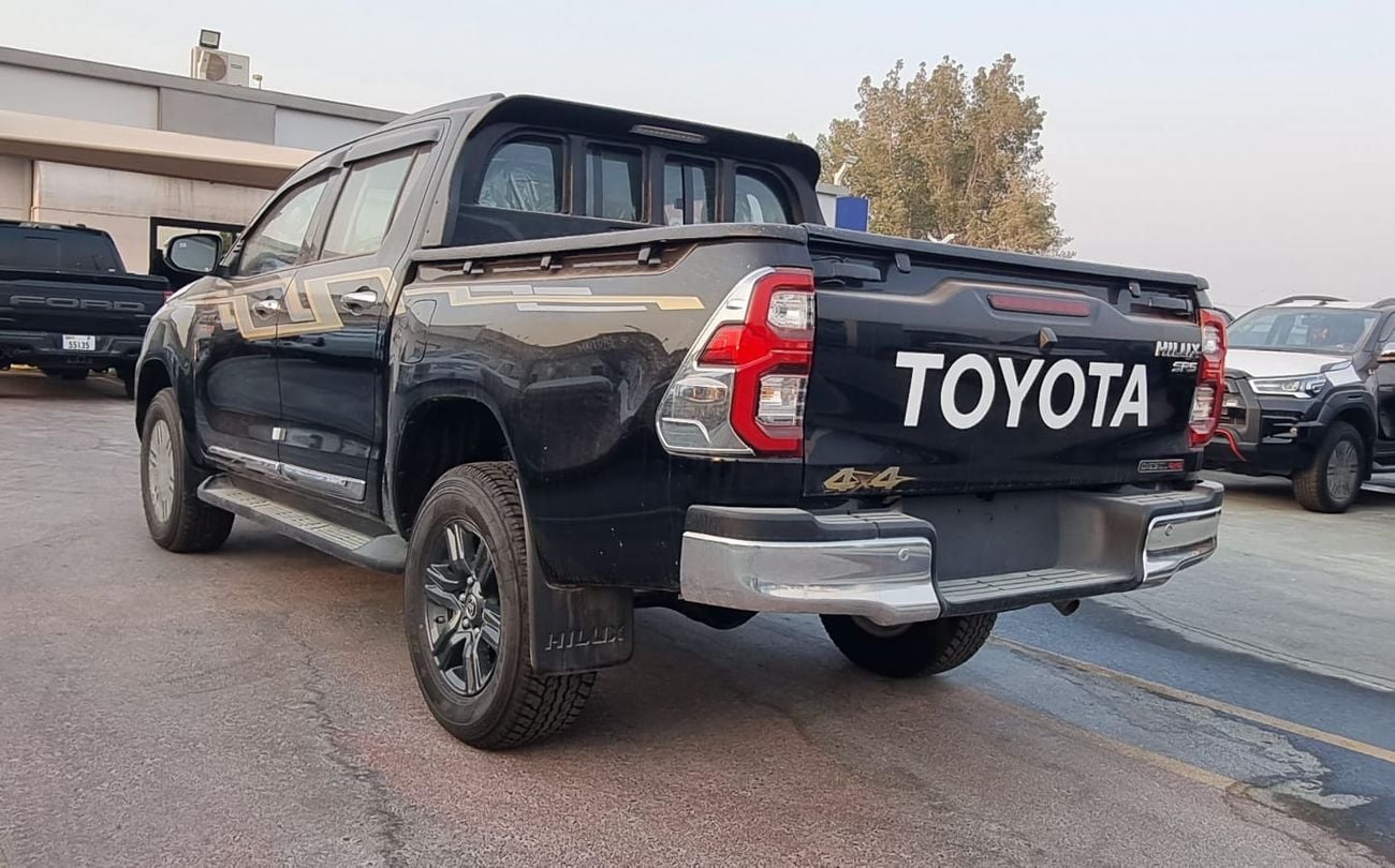 تويوتا هيلوكس SGLX TOYOTA HILUX 2.4L DIESEL 4X4 A/T LEATHER SEATS MY 2025