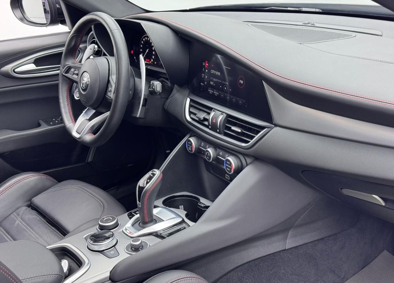 ألفا روميو جوليا 2024 Alfa Romeo Giulia Competizione Q2, 2030 Alfa Romeo Warranty + Service Pack, Very Low Km, GCC