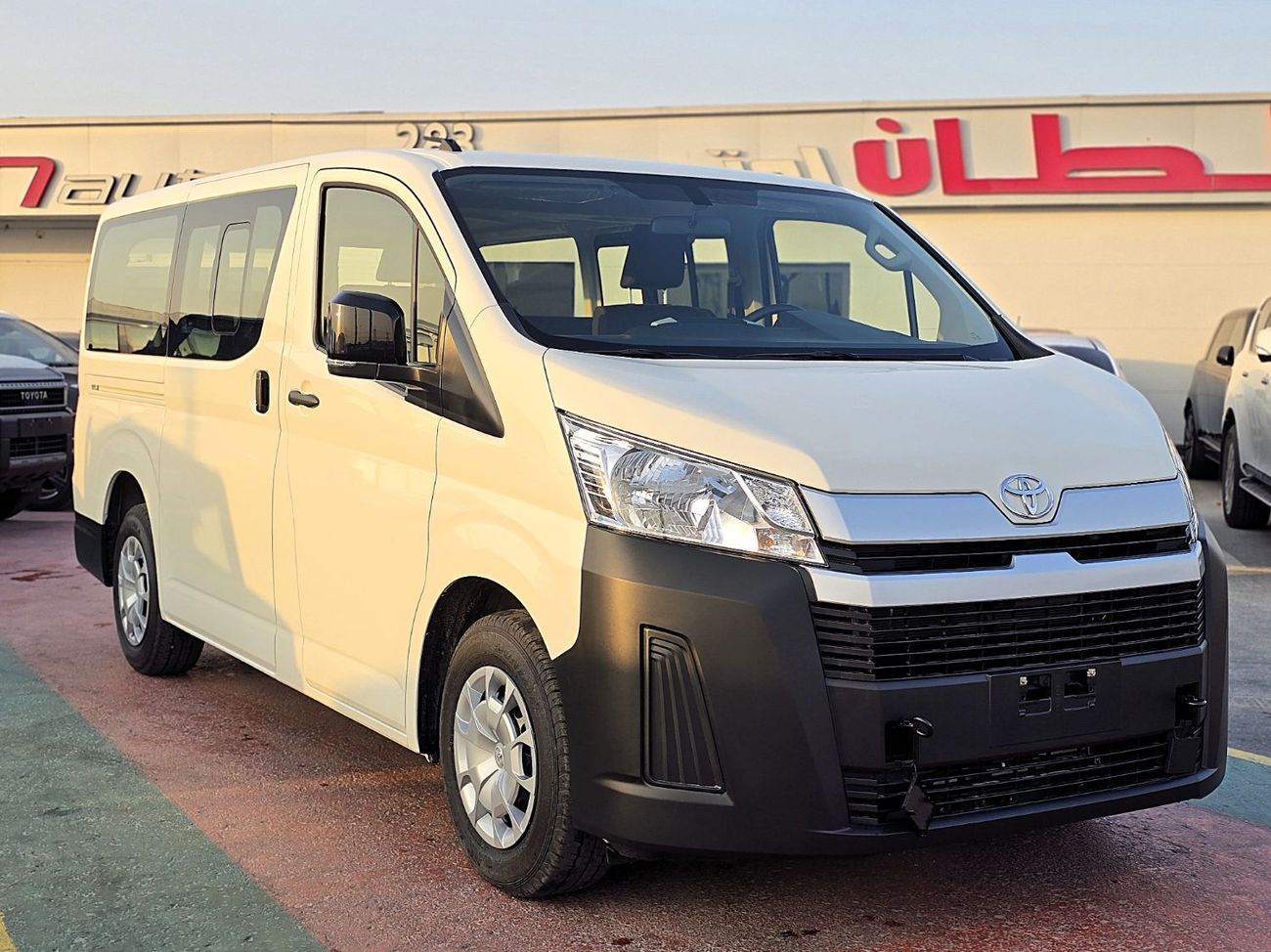 Toyota Hiace Toyota Hiace Std Roof Newshap 2.8l Diesel M/T 15 Seats White Color 2025 Model