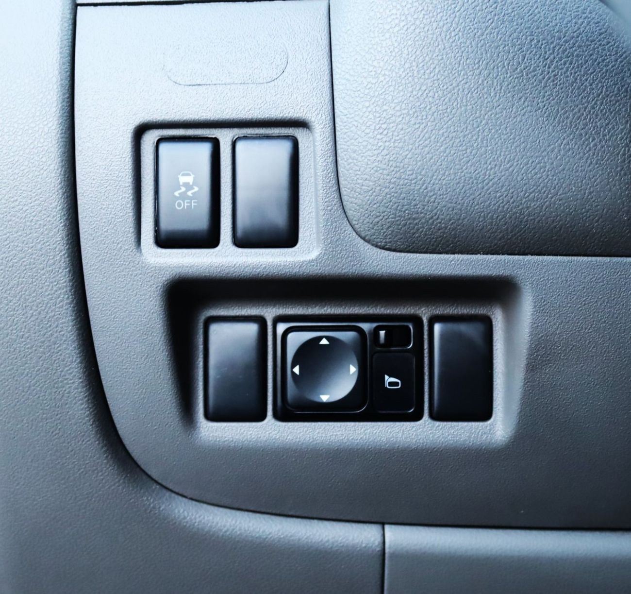 نيسان صني سيارة نيسان صني S (N18) موديل 2020، سيدان بأربعة أبواب، محرك بنزين سعة 1.6 لتر، ناقل حركة أوتوماتيكي