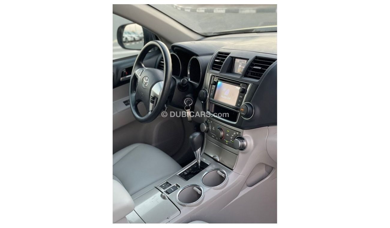 Toyota Highlander “Offer”2013 Toyota Highlander 3.5L V6 4x4 AWD Electric Seats + Rear CAM - - UAE PASS