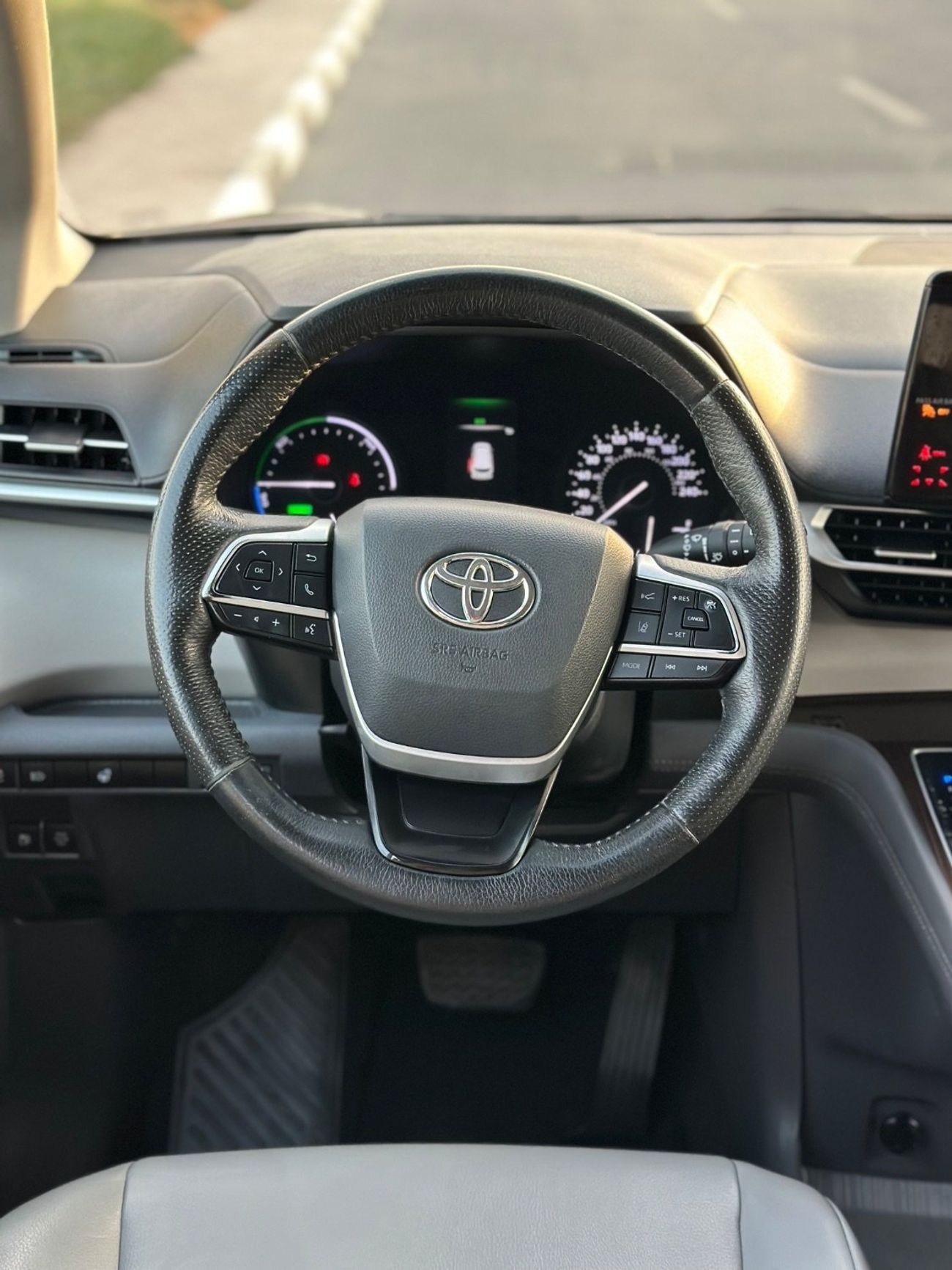 Toyota Sienna XLE Hybrid Sunroof Full Option 2022