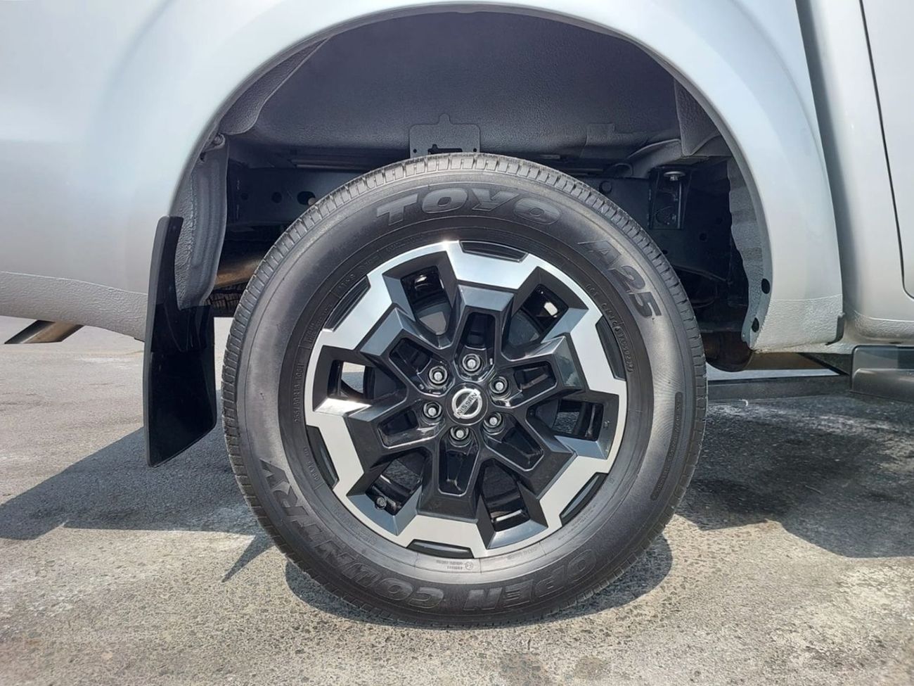 Nissan Navara (RAMADAN OFFER) NISSAN NAVARA PICKUP RHD 2024 MODEL 2.3 L DIESEL AUTOMATIC(PM06147)