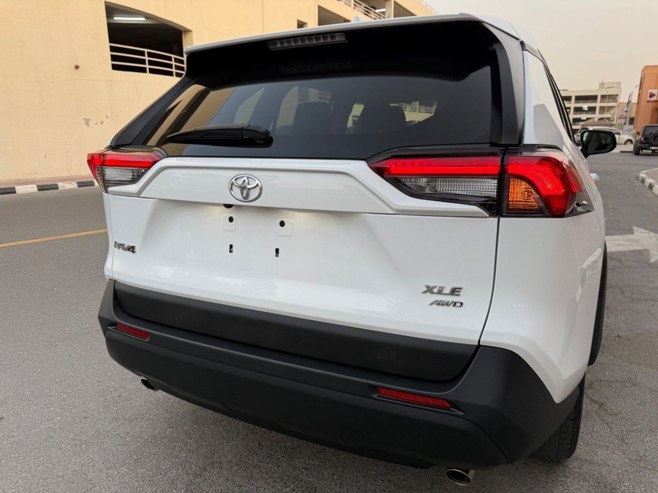 تويوتا راف ٤ 2024 XLE 4WD LEATHER SEATS 2.5 CANADA SPEC