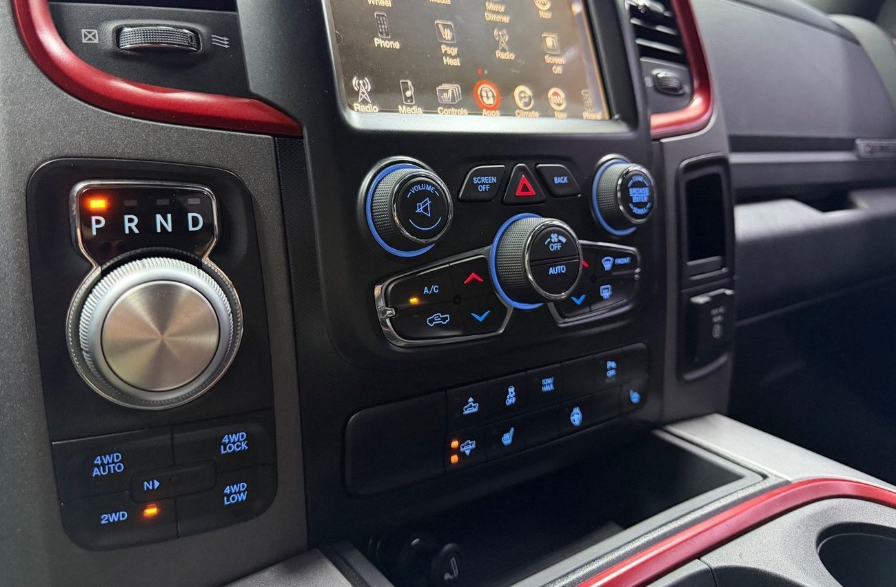 RAM 1500 REBEL Only 8000 km .. Brand new condition .. V8 .. 5,7 L .. HEMI