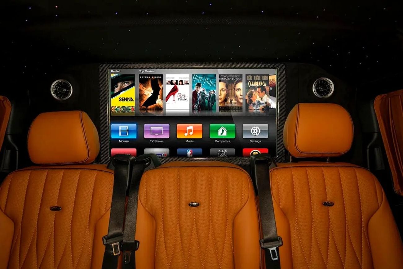 Mercedes-Benz V 300 ARRIVAL MODEL LUXURY MERCEDES GCC V300 with ADDITIONAL REAR AC-2 YEARS WARRANTY BY VLINE