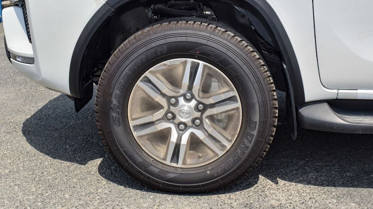 Toyota Fortuner 2.7l - LED - fog lamp - parking sensors - Central lock - Power Window - DVD - Rear Camera