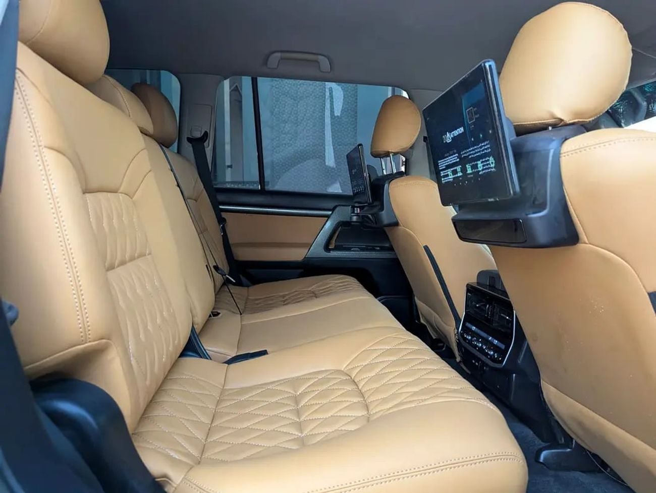 Toyota Land Cruiser GXR FACELIFTED WITH INTERIOR AND EXTERIOR GCC V6 IN EXCELLENT CONDITION