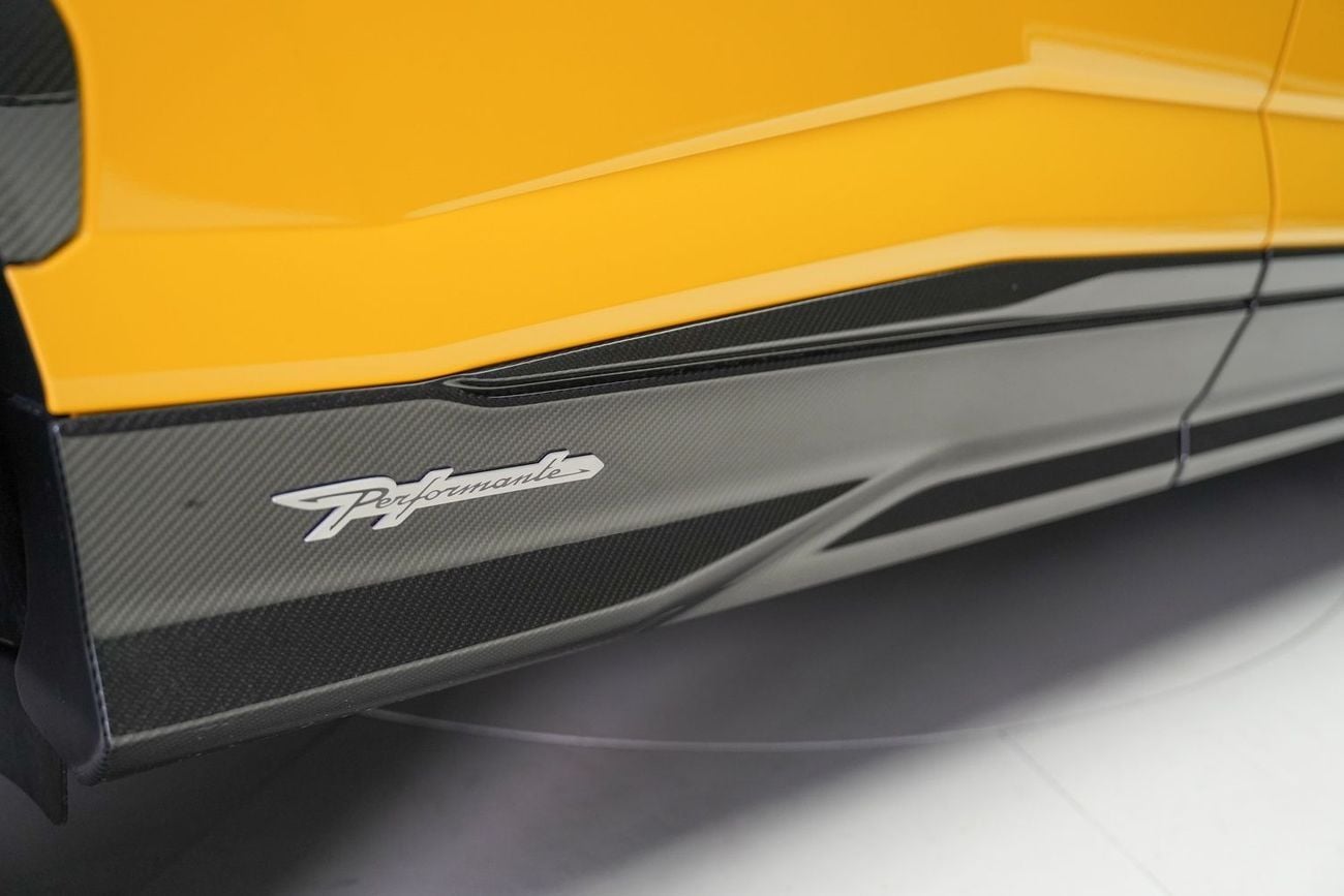 لامبورغيني اوروس 4.0T V8 Performante