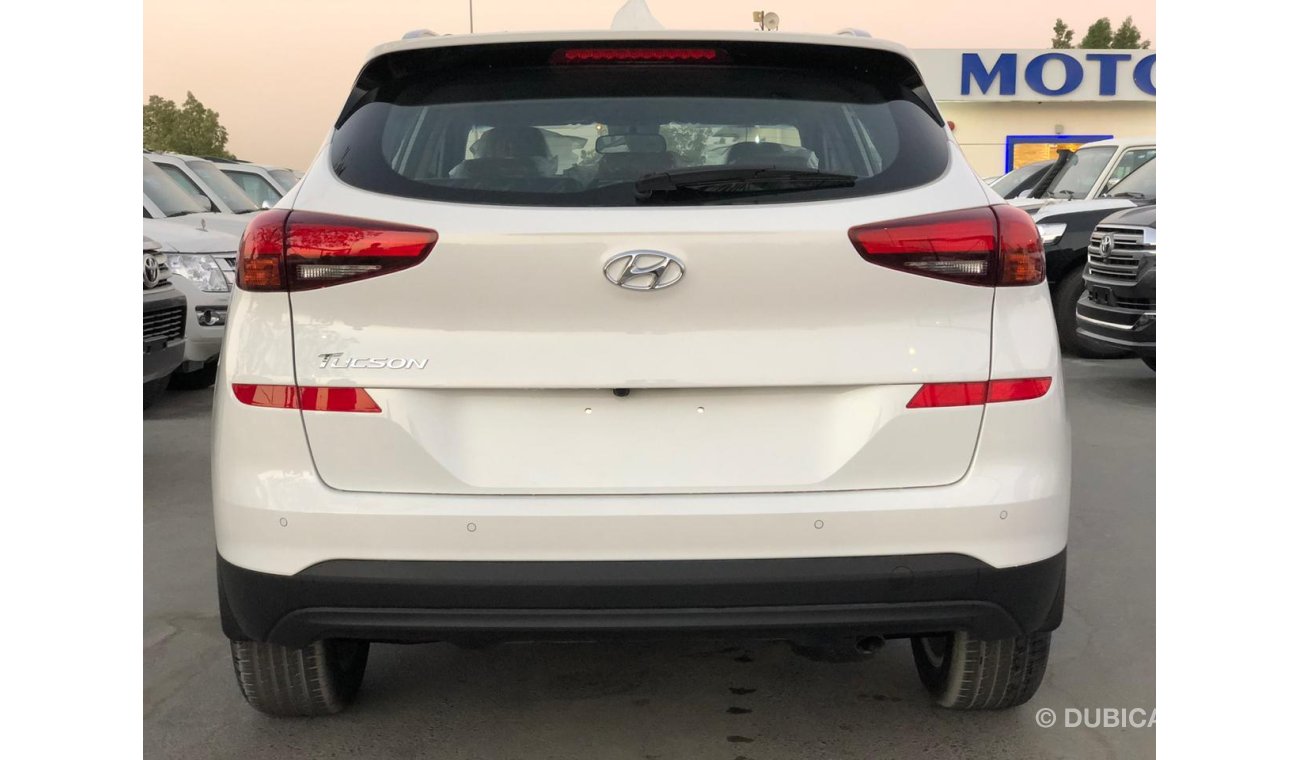 Hyundai Tucson 2.0 لتر ، جنوط ألمنيوم مقاس 18 بوصة ، فرامل سفلية ، دي في دي + كاميرا خلفية ، بدء التشغيل ، شاحن لاس