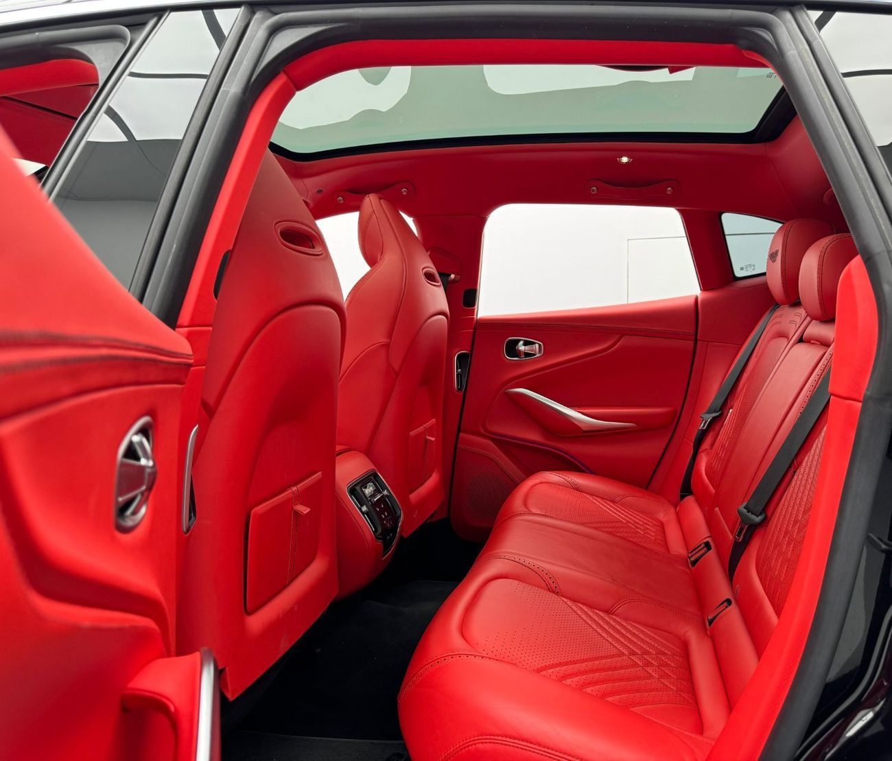 Aston Martin DBX 2021 Aston Martin DBX, Service History, Warranty, Full Option, Low Km, GCC