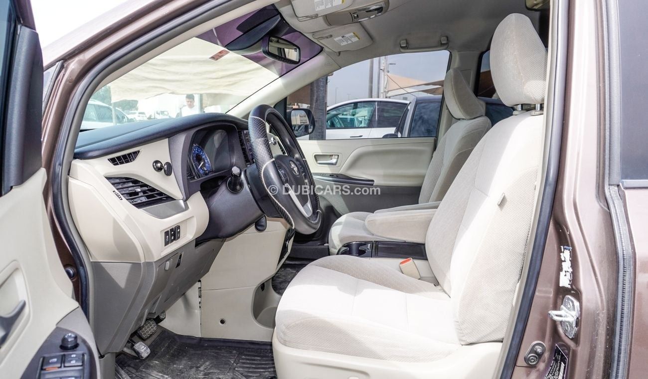 Toyota Sienna LE